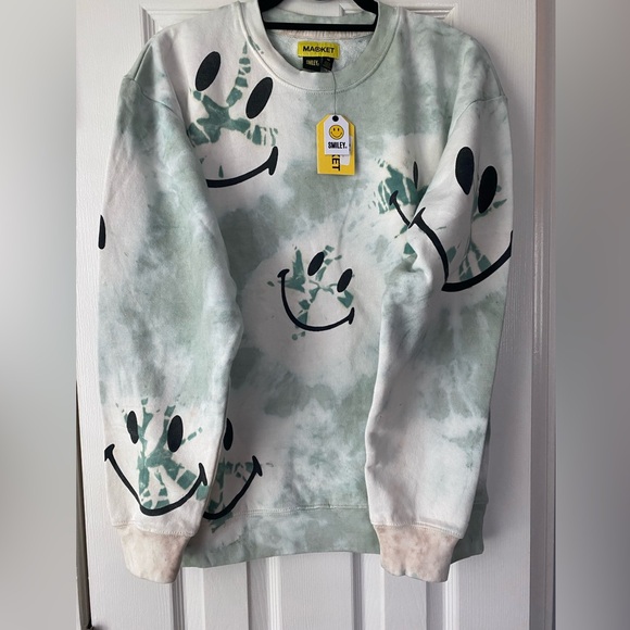 NWT Market X Smiley sweatshirt - Picture 2 of 4
